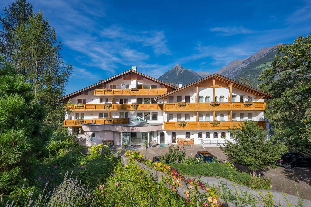 Family Hotel Gutenberg Scena Esterno foto