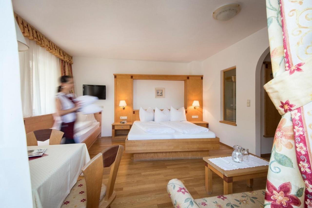 Family Hotel Gutenberg Scena Esterno foto