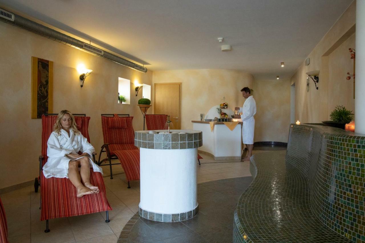 Family Hotel Gutenberg Scena Esterno foto